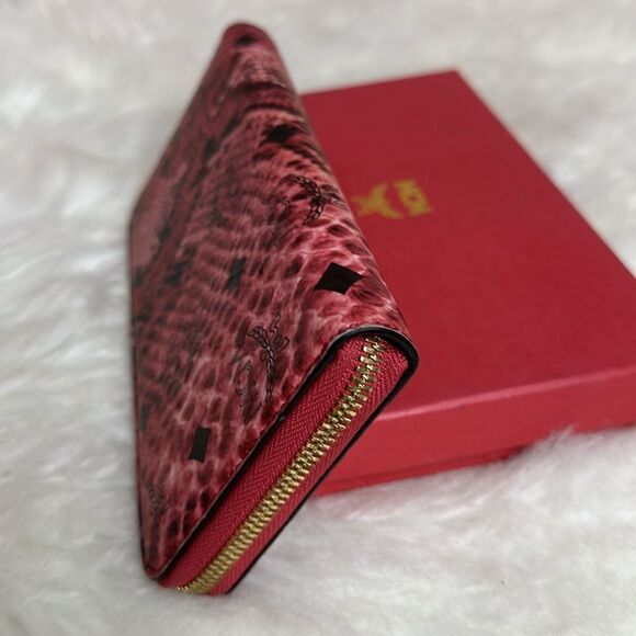 💯Authentic MCM Armour Visetos Monogram Studded Python🍀 - Picture 4 of 14